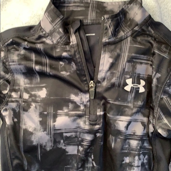 Boys under armor activewear style sweater. Sz7 EUC - Picture 2 of 3